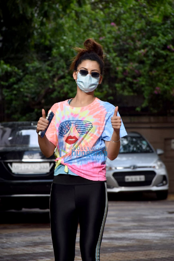 Photos: Urvashi Rautela snapped in Juhu Photos: Urvashi Rautela snapped in Juhu