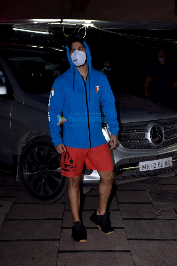 photos varun dhawan snapped at the gym in juhu 4 3