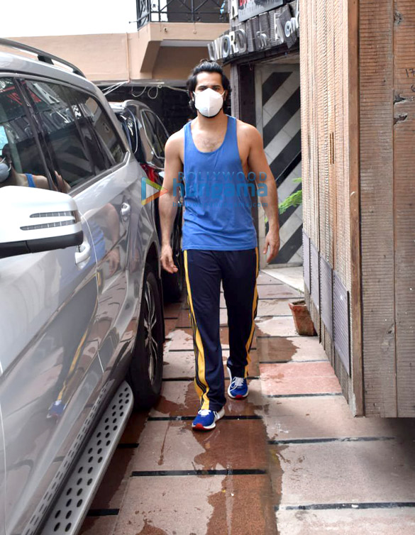 photos varun dhawan snapped at the gym in juhu 5