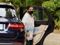 Photos: Vidya Balan snapped in Juhu