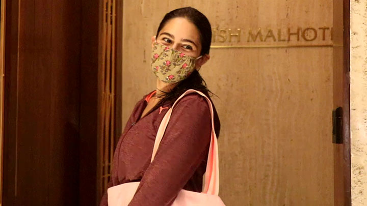 Sara Ali Khan spotted at Manish Malhotra’s house in Bandra
