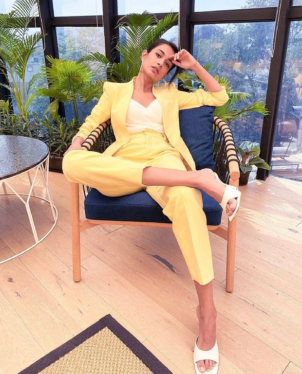 Sarah Jane Dias aces summer pastel trend in a chic yellow pantsuit Sarah Jane Dias aces summer pastel trend in a chic yellow pantsuit