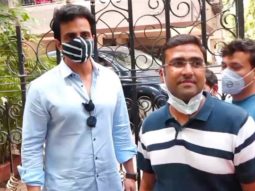 Sonu Sood meets people outside his residence