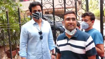 Sonu Sood meets people outside his residence