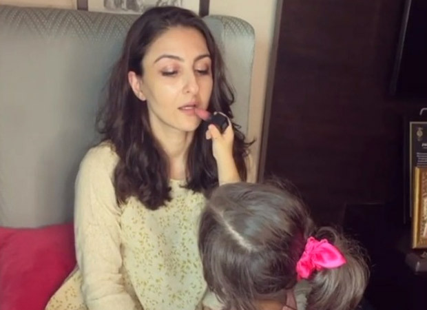 "Have you met my new make up assistant?", says Soha Ali Khan as she shares an adorable video of daughter Inaaya Naumi Kemmu applying lipstick on her "Have you met my new make up assistant?", says Soha Ali Khan as she shares an adorable video of daughter Inaaya Naumi Kemmu applying lipstick on her