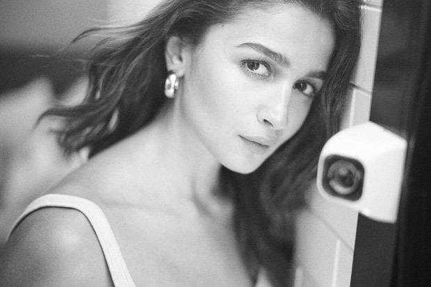Alia Bhatt mesmerises in the post pack up shot after wrapping Gangubai Kathiawadi Alia Bhatt mesmerises in the post pack up shot after wrapping Gangubai Kathiawadi