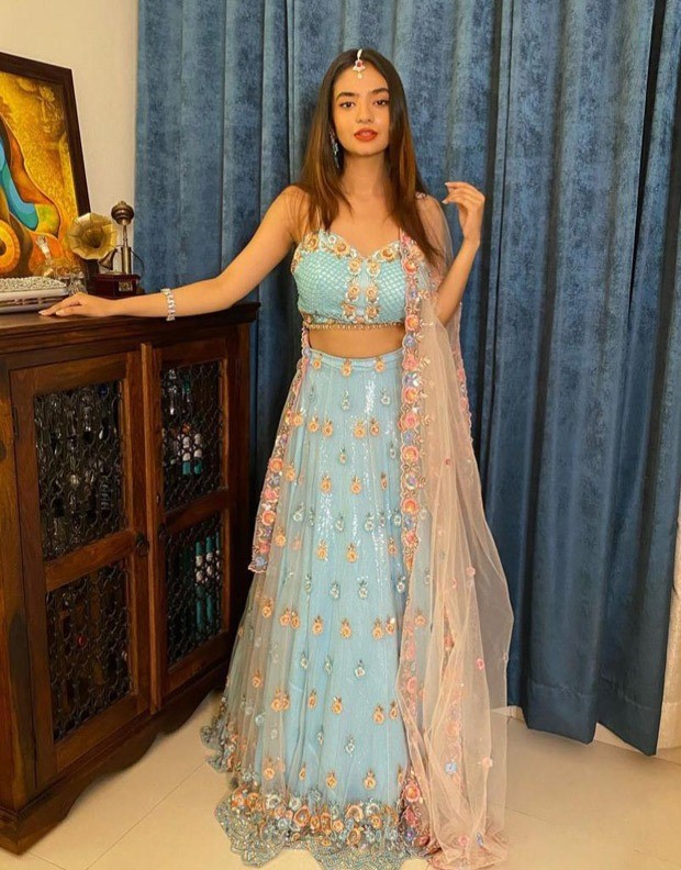 Anushka Sen looks stunning in ice blue lehenga for the wedding reception of Rahul Vaidya and Disha Parmar