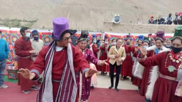 Days after announcing their divorce, Aamir Khan and Kiran Rao dance together on the sets of Laal Singh Chaddha in Ladakh