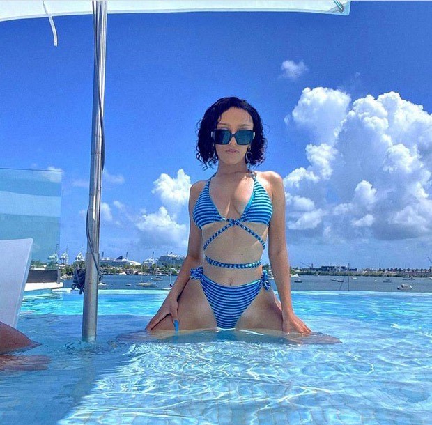 Doja Cat flaunts enviable curves as she poses in striped blue strappy bikini in Miami Doja Cat flaunts enviable curves as she poses in striped blue strappy bikini in Miami