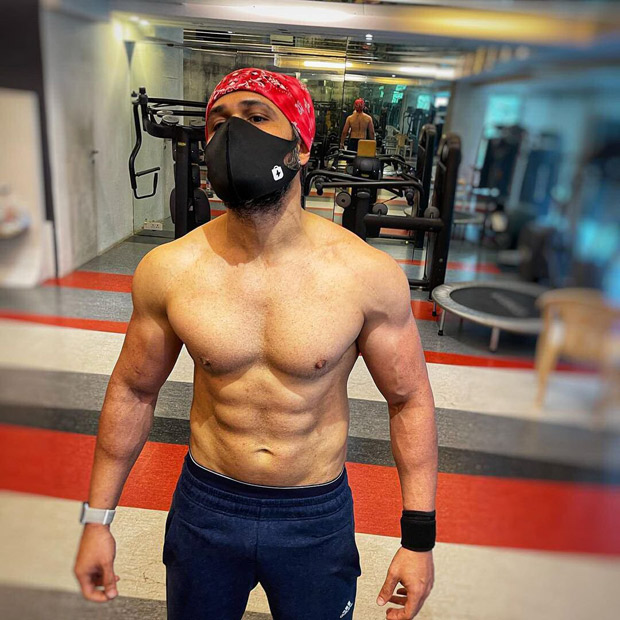 Emraan Hashmi undergoes physical transformation for Tiger 3, flaunts his chiselled abs and muscles Emraan Hashmi undergoes physical transformation for Tiger 3, flaunts his chiselled abs and muscles