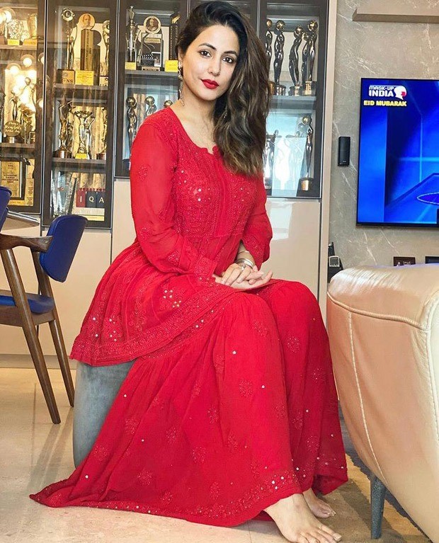 Hina Khan celebrates Eid in fiery red chikankari gharara worth Rs. 6000 Hina Khan celebrates Eid in fiery red chikankari gharara worth Rs. 6000
