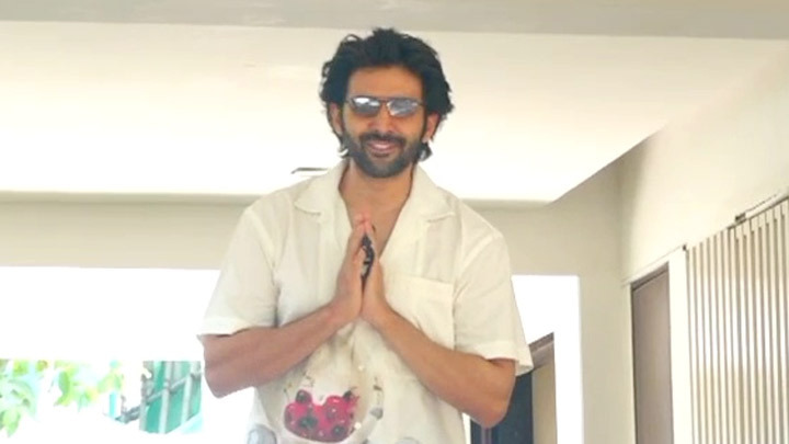 Kartik Aaryan spotted at his residence
