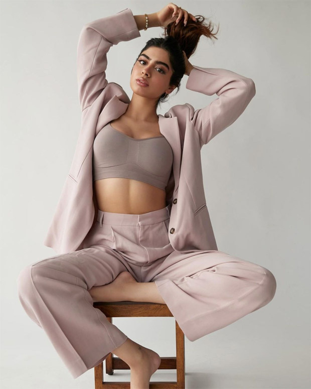Khushi Kapoor aces power dressing in gorgeous monochrome pantsuit with nude bralette
