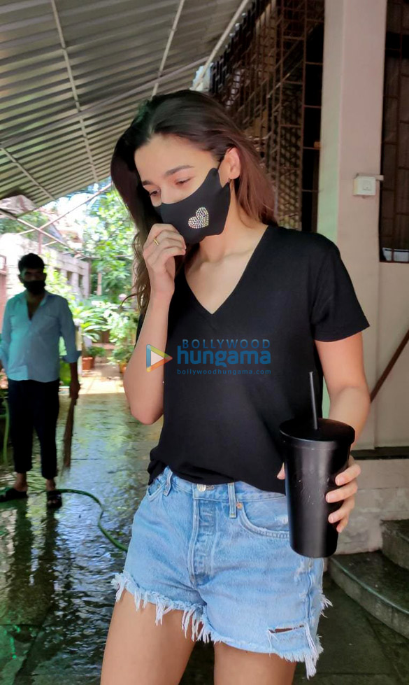 photos alia bhatt spotted at a dubbing studio 2