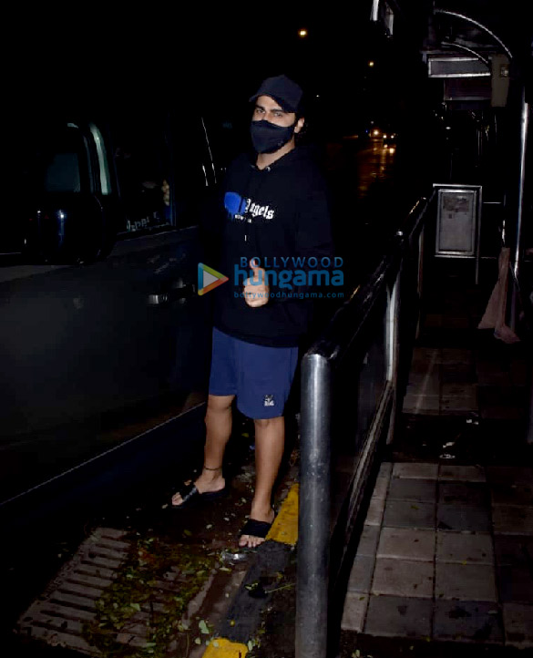 photos arjun kapoor snapped at a clinic in juhu 1 2