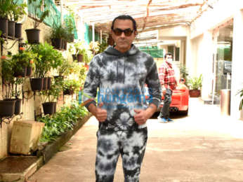 Photos: Bobby Deol snapped in Juhu