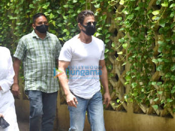 Photos: Celebs arrives at Dilip Kumar's residence to pay their last respects