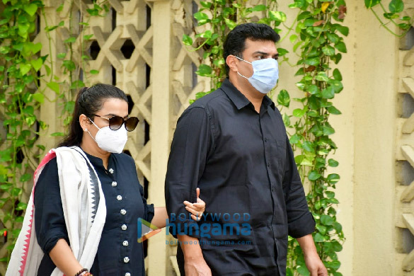 photos celebs arrives at dilip kumars residence to pay their last respects 3