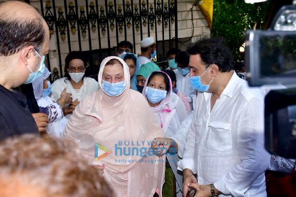 photos celebs snapped at last rites of dilip kumar 2