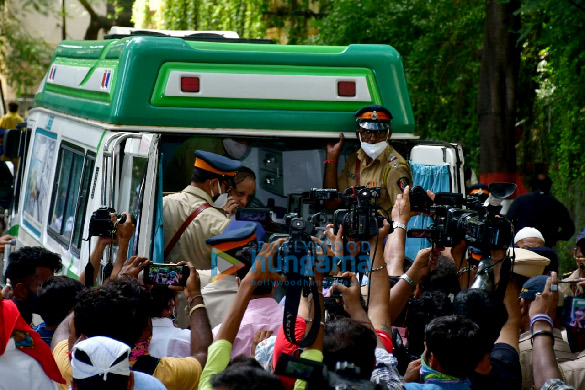 photos celebs snapped at last rites of dilip kumar 4