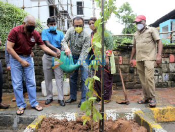 Photos: Gulshan Grover snapped with Vishvas Mote, Dr. Anusha Srinivasan Iyer, Vedant Gill at BMC's Be A Tree Parent MEGA Vriksha Campaign