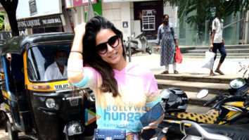 Photos: Hina Khan spotted at Crystal Point Mall in Andheri