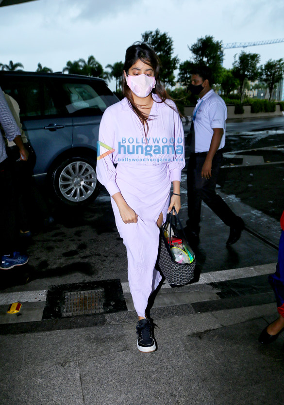 Photos: Janhvi Kapoor, Jacqueline Fernandez and others snapped at the airport