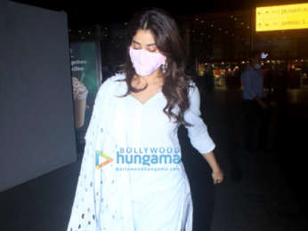 Photos: Janhvi Kapoor snapped at the airport