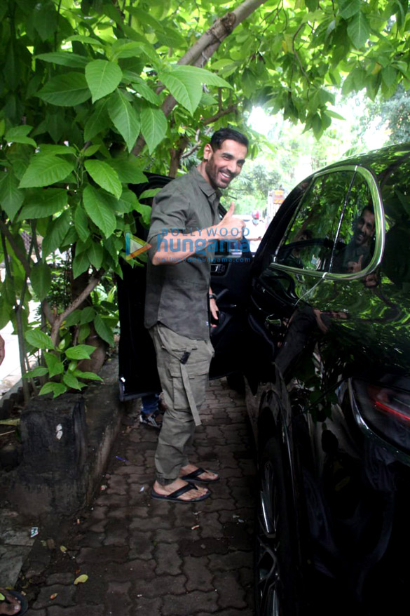 photos john abraham spotted outside a clinic in bandra 4