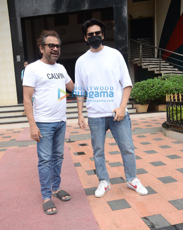 Photos: Kartik Aaryan and Anees Bazmee snapped at Lokhandwala Photos: Kartik Aaryan and Anees Bazmee snapped at Lokhandwala