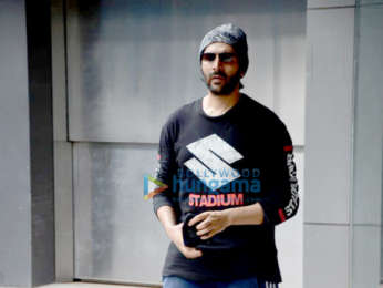 Photos: Kartik Aaryan snapped at dance class