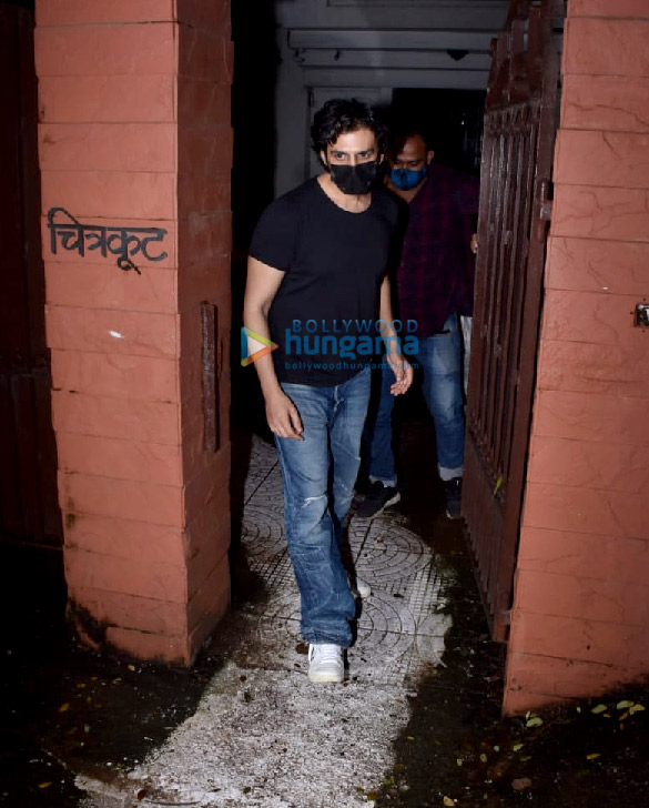 photos kartik aaryan snapped in juhu 3 10