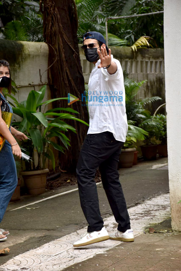 photos kartik aaryan snapped in juhu 4 10