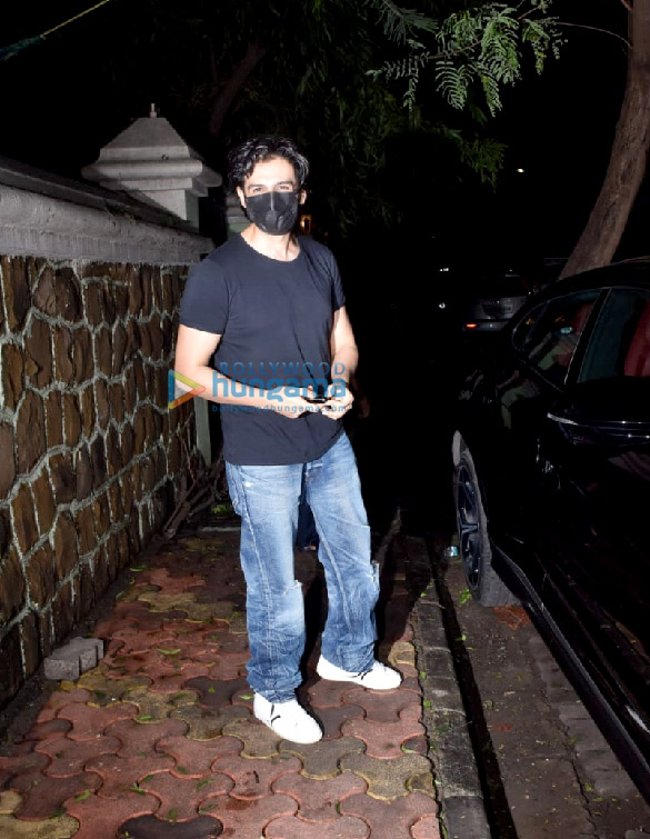 photos kartik aaryan snapped in juhu 6 4