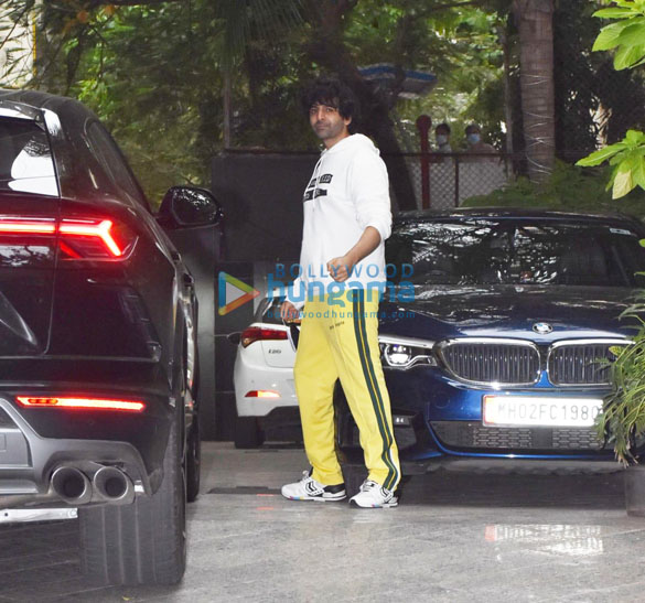 photos kartik aaryan spotted at maddock films office 1