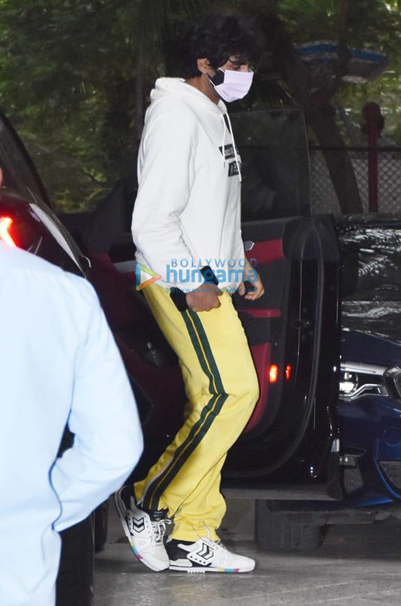 photos kartik aaryan spotted at maddock films office 6