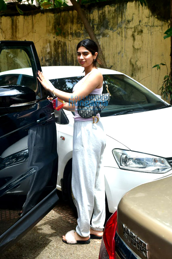 photos khushi kapoor spotted at pilates 3