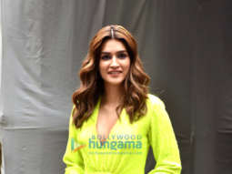 Photos: Kriti Sanon, Nora Fatehi, Javed Akhtar and others snapped on the sets of Dance Deewane