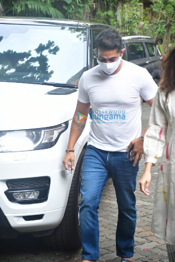 photos malaika arora seema khan and others spotted at chunky pandeys house 3
