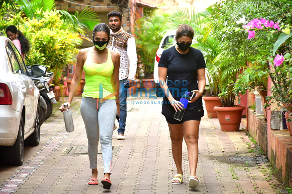 photos malaika arora and amrita arora spotted at diva yoga in bandra 2