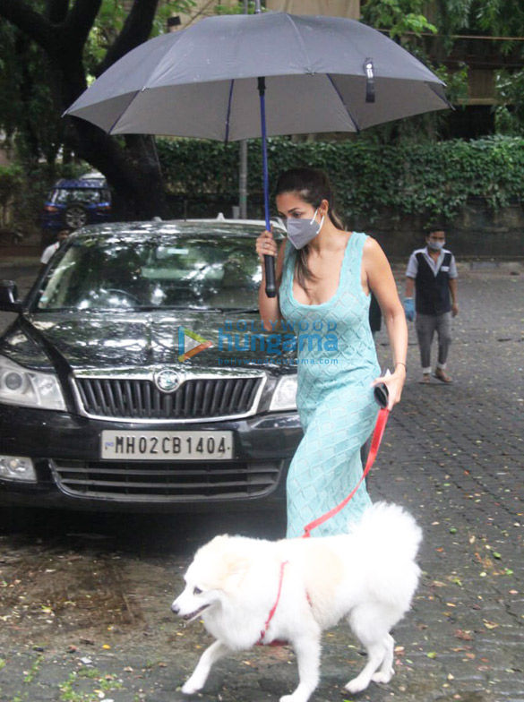 photos malaika arora and sophie choudry spotted in bandra 2 5