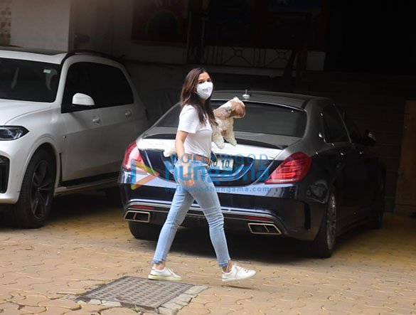 photos malaika arora and sophie choudry spotted in bandra 5 3