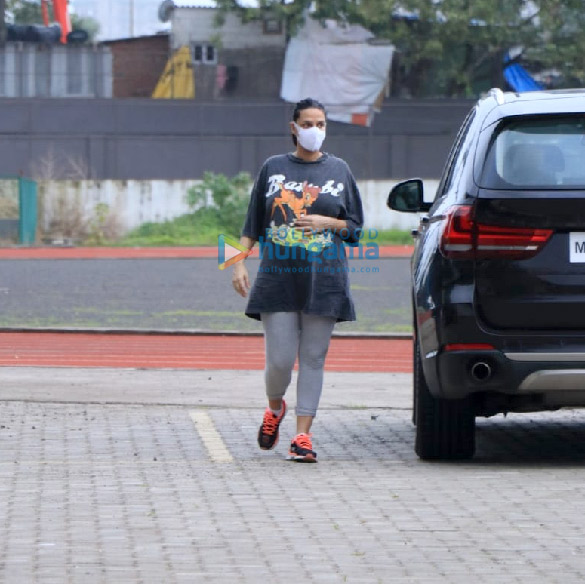 photos neha dhupia and angad bedi snapped in bandra 4