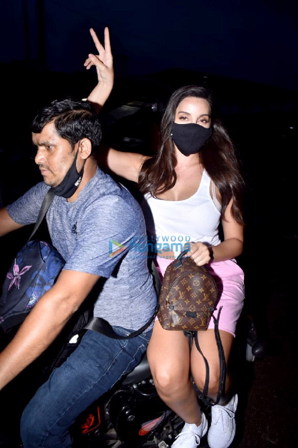photos nora fatehi snapped at versova jetty 7