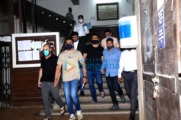 photos raj kundra leaves from court for medical test at jj hospital 5