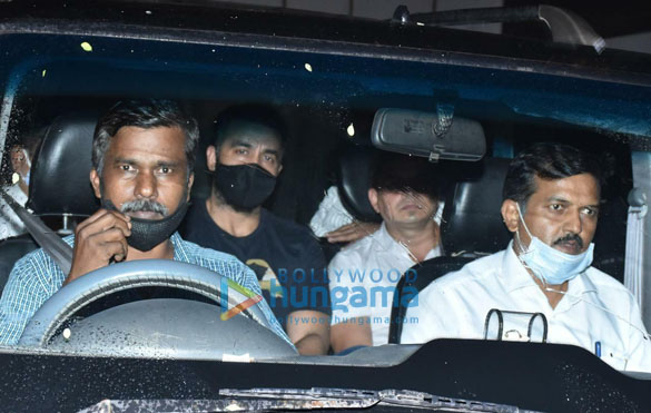 photos raj kundra spotted leaving his house in juhu 4