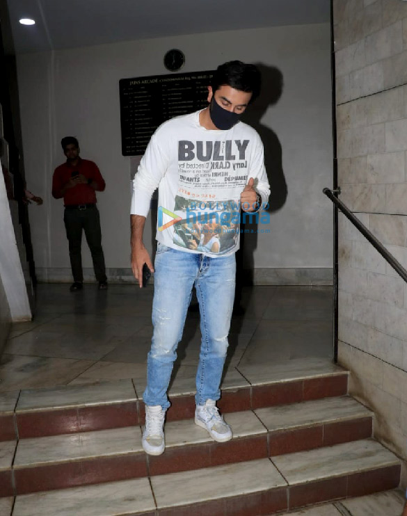 photos ranbir kapoor snapped at old dharma office in bandra 3