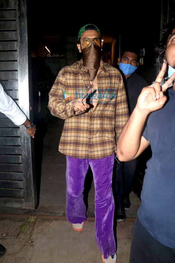 photos ranveer singh snapped at zoya akhtars house in bandra 1
