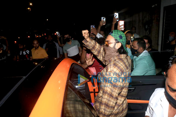 photos ranveer singh snapped at zoya akhtars house in bandra 4