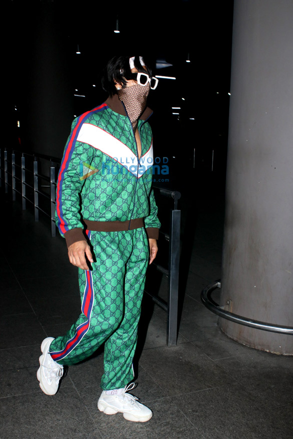 photos ranveer singh snapped at the airport 2 3